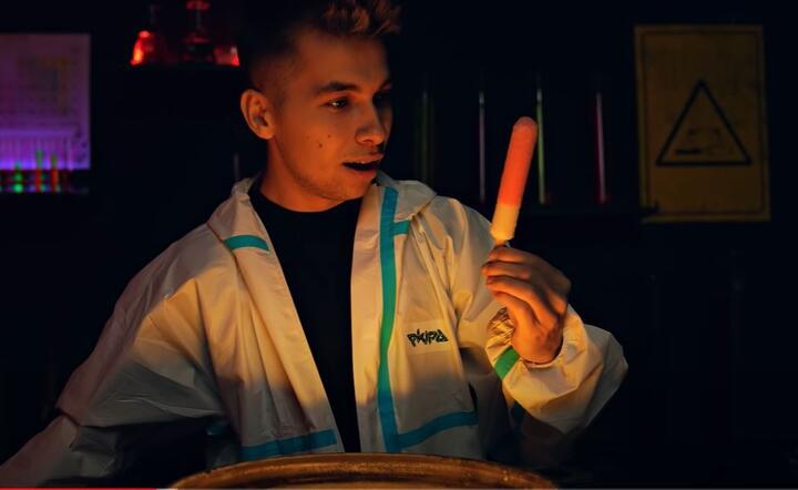 Friz z lodem "Ekipy" / autor: youtube/Karol Friz Wiśniewski