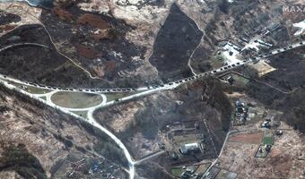 Kolumna wojsk idących na Kijów ugrzęzła! "Problemy z logistyką"