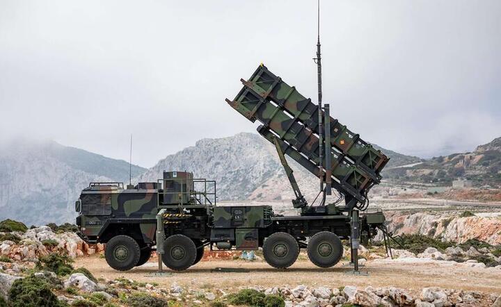 wyrzutnia Patriot na platformie samochodowej / autor: https://www.bundeswehr.de/de/ausruestung-technik-bundeswehr/landsysteme-bundeswehr/flugabwehrraketensystem-patriot