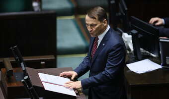 Sikorski przyznaje: Polska ofiarą operacji hybrydowej!