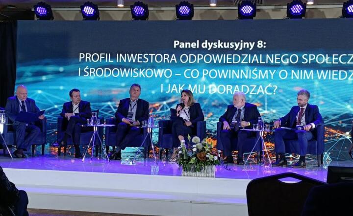 Izabela Olszewska, członek zarządu GPW (w środku) / autor: Fratria 