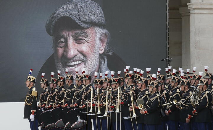 pogrzeb Jean-Paul'a Belmondo - zespół muzyczny Francuskiej Gwardii Republikańskiej podczas ceremonii pożegnalnej aktora / autor: fotoserwis PAP