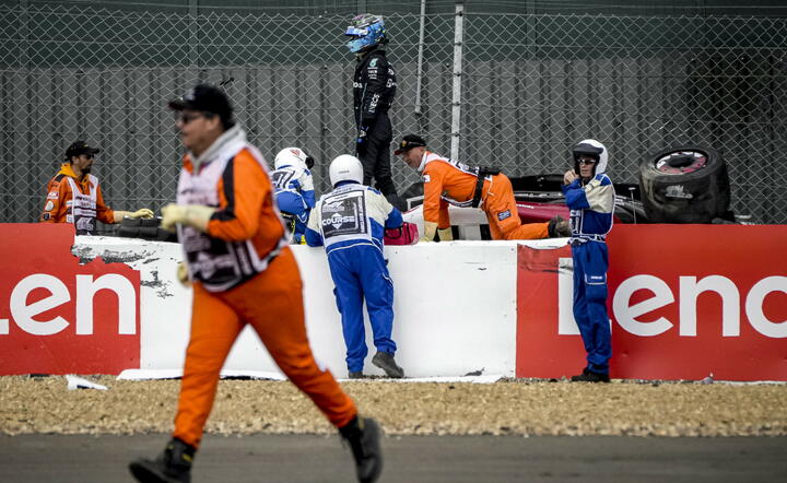 F1: wyścig w Silverstone przerwany z powodu groźnego wypadku