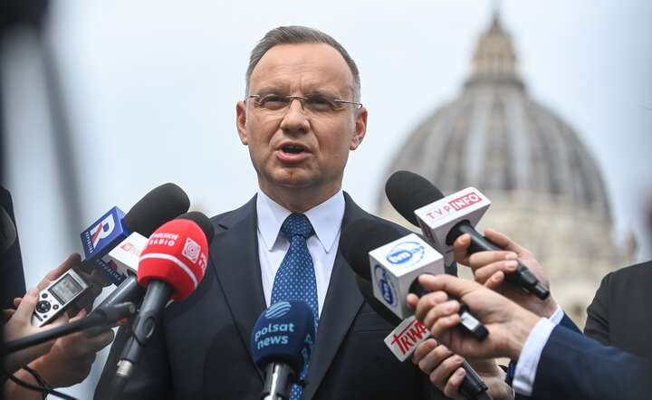 . Prezydent RP Andrzej Duda podczas wypowiedzi dla mediów przed Bazyliką Św. Piotra w Watykanie / autor: PAP / Piotr Nowak
