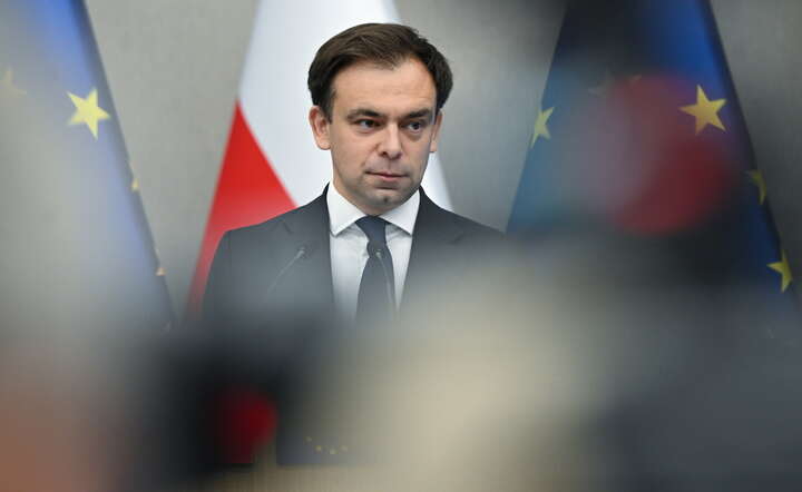 Minister finansów i gospodarki Andrzej Domański na briefingu prasowym w Ministerstwie Finansów  / autor: PAP/Radek Pietruszka