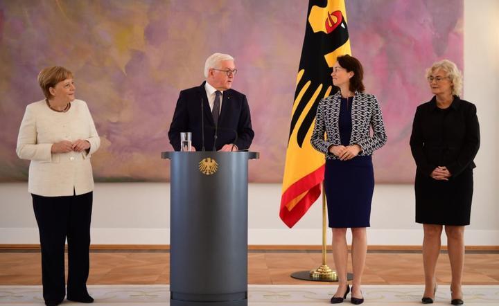 Angela Merkel, Frank-Walter Steinmeier, Katarina Barley i Christine Lambrecht / autor: PAP/EPA/CLEMENS BILAN
