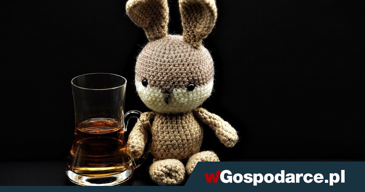 Dzieci uczą się picia alkoholu na długo zanim same po niego sięgną