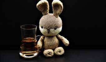Dzieci uczą się picia alkoholu na długo zanim same po niego sięgną